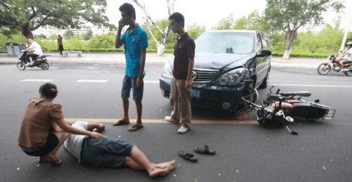 遇到车祸现场吃瓜,车祸现场“吃瓜”众生相