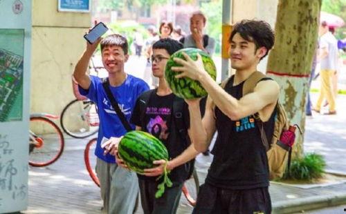 吃瓜大连大学,校园生活的一抹趣味色彩