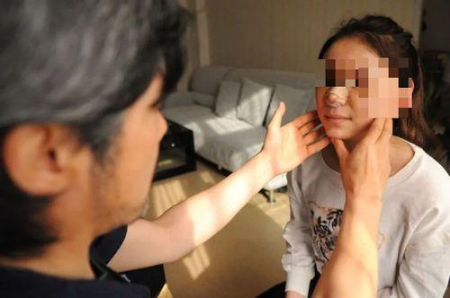 吃瓜青岛女孩视频,揭秘网红背后的生活点滴