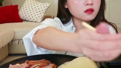 小姐姐吃新疆瓜,小姐姐的甜蜜食旅